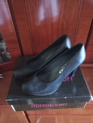 Zapatos Giko negros tacón bajo