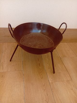 Macetero hierro marrón con patas