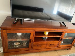 Mesas de madera maciza: Comedor y TV