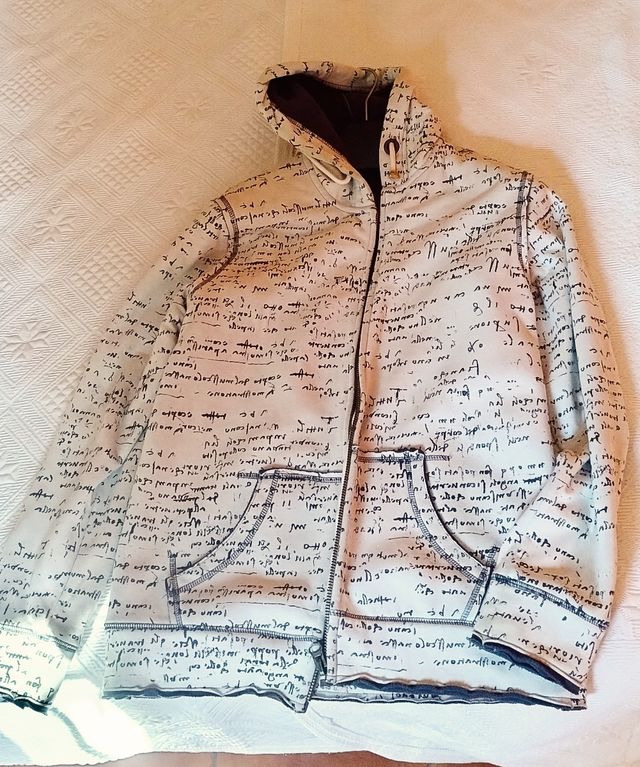 Sudadera Desigual beige y blanca