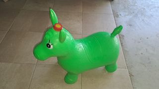 Cavallino cavalcabile in Gomma Verde