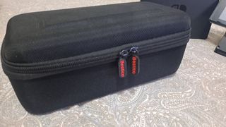 Nintendo Switch, estuche, soportes.