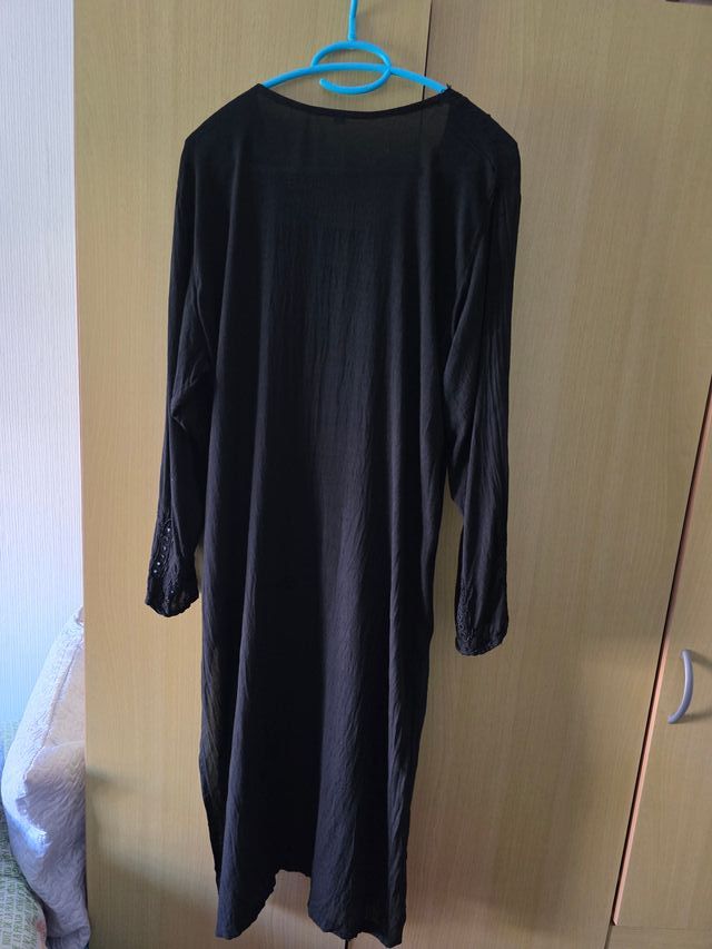 Vestido negro bordado largo