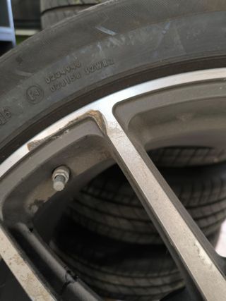 Llanta 21" AMG + Neumáticos 295/40