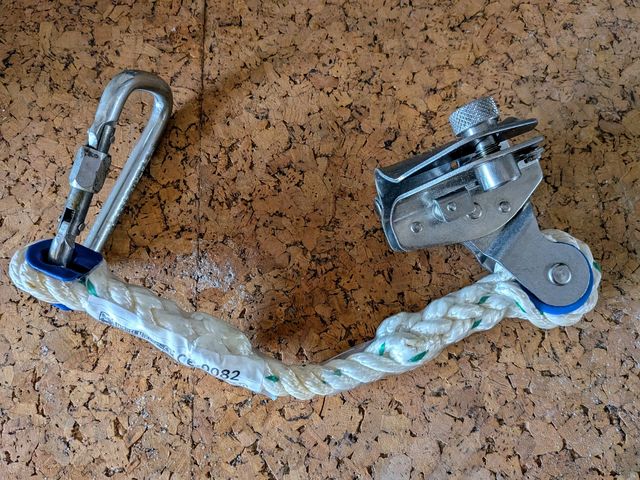 Línea de vida retráctil y dispositivo anti caídas