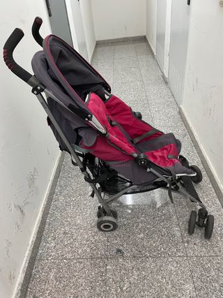Silla paseo McLaren plegable y con sombrilla.