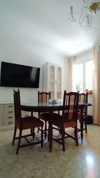 Mesa comedor madera clásica con sillas