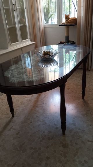 Mesa comedor madera clásica con sillas