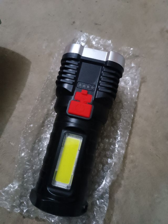 Linterna LED Recargable - Alta Potencia