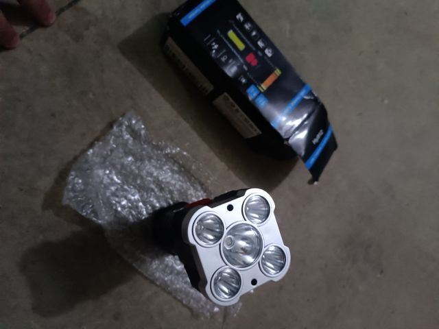 Linterna LED Recargable - Alta Potencia