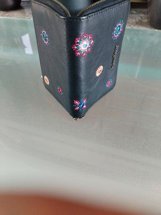 Monedero Desigual. Solo venta en persona


