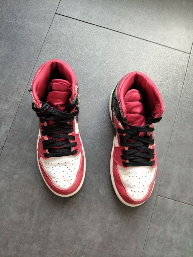 Nike Air Jordan 1 Retro - rojas y negras.