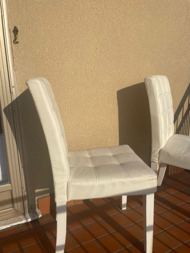 Coppia di sedie imbottite bianche – eleganti