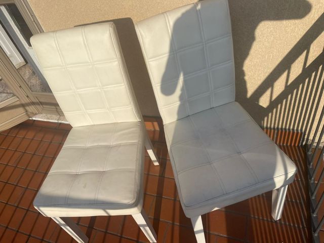 Coppia di sedie imbottite bianche – eleganti