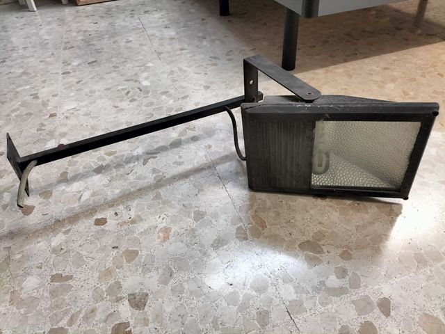 Foco exterior metálico negro