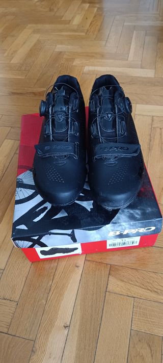 Zapatillas ciclismo B-Pro 43 y pedales mixtos