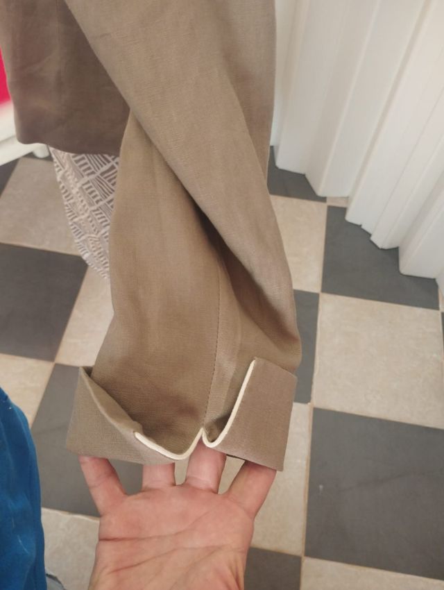 Traje chaqueta beige y blanca