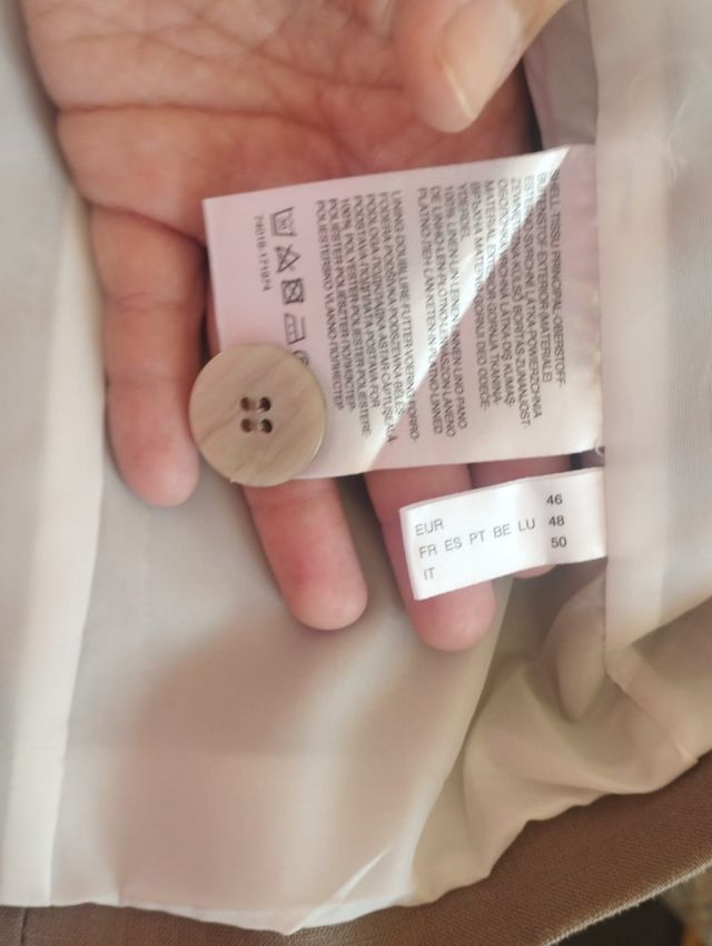 Traje chaqueta beige y blanca