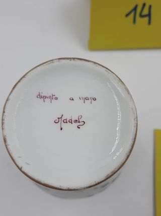 Vaso in ceramica con coperchio dipinto a mano