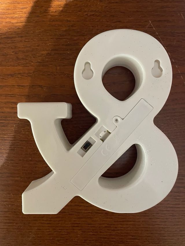 Luz LED letras D e & pilas