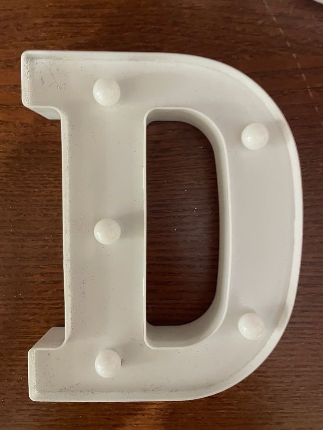 Luz LED letras D e & pilas