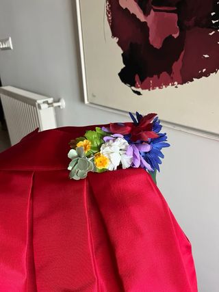 Falda larga roja plisada