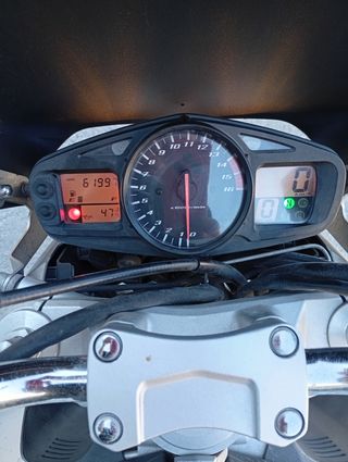 Suzuki GSR 600 - Moto en buen estado