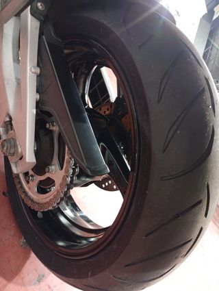 Suzuki GSR 600 - Moto en buen estado