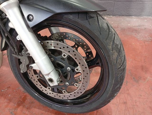 Suzuki GSR 600 - Moto en buen estado