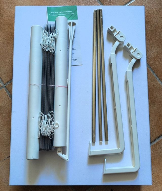 Nuovissimo. Deflettore universale Condizionatore.