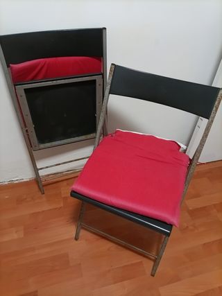5 Sillas metalicas con asiento y respaldo de fibra