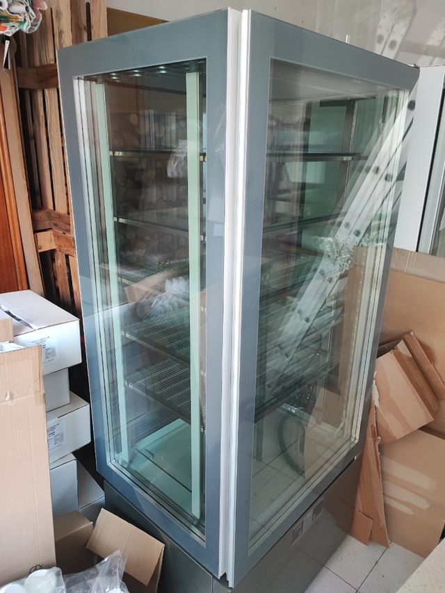 Vetrina refrigerata - semifreddi torte gelato 