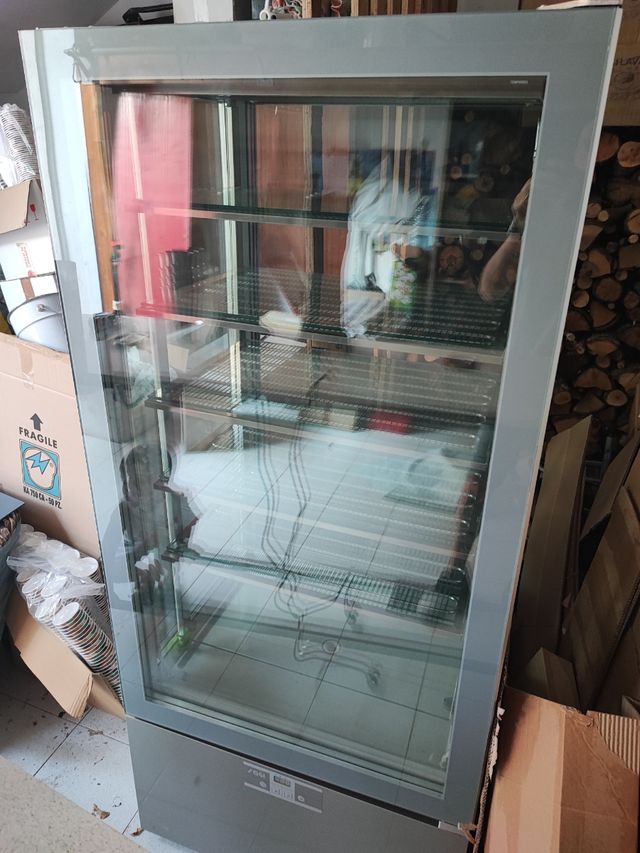 Vetrina refrigerata - semifreddi torte gelato 