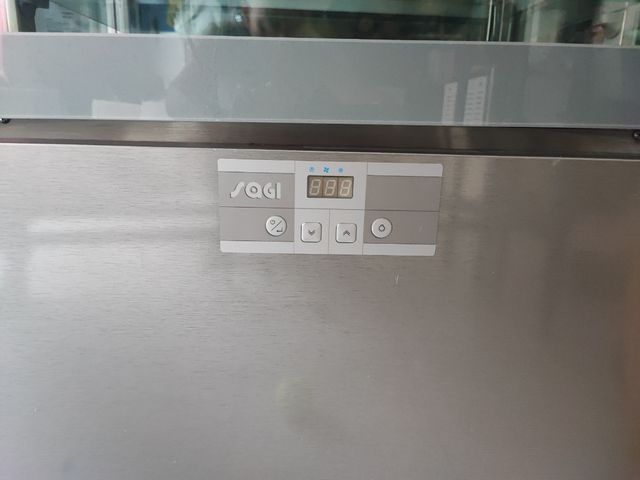 Vetrina refrigerata - semifreddi torte gelato 