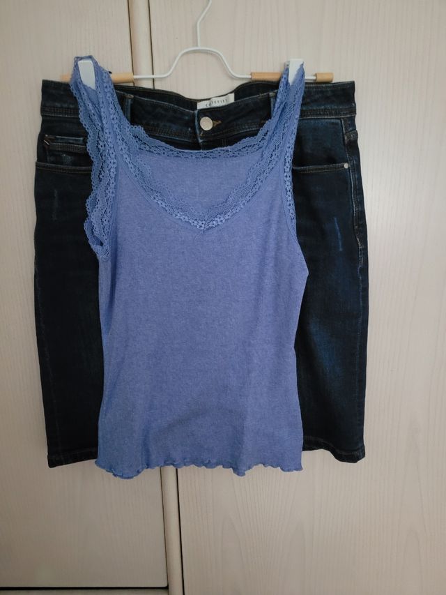 Falda vaquera azul + camiseta