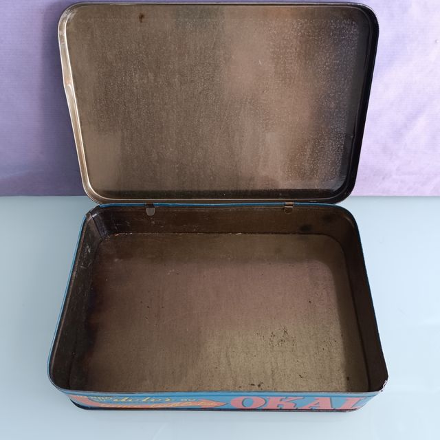 Caja metálica antigua Okal