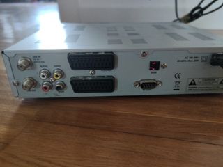 Receptor Qviart Combo Parabólica con el mando.