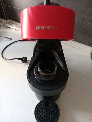 Cafetera Nespresso roja
