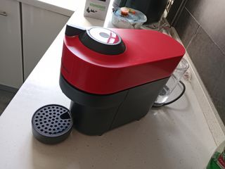 Cafetera Nespresso roja