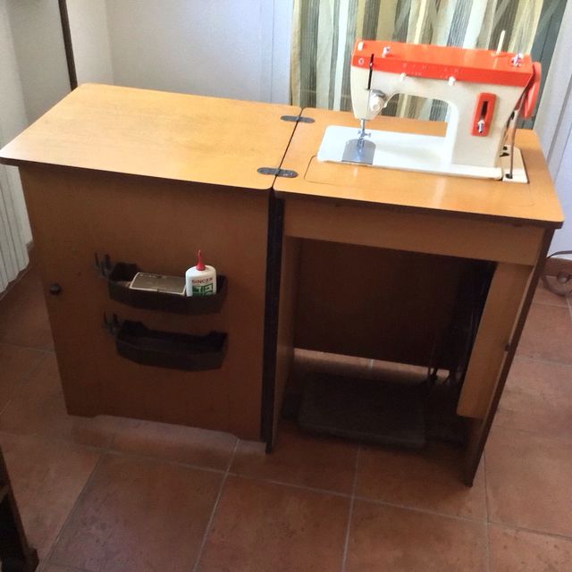 Macchina da cucire Singer 257 con mobile