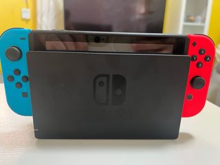 Nintendo Switch roja y azul - Como nueva