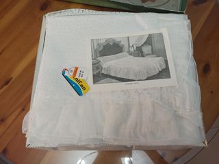 Colcha encaje blanco - cama 1'35 en su caja