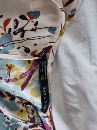 Vestido estampado. TL. Zara