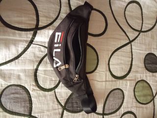 Riñonera negra deportiva