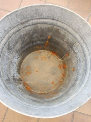 Cubo metálico vintage