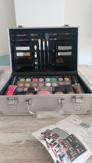 Maletín maquillaje plateado