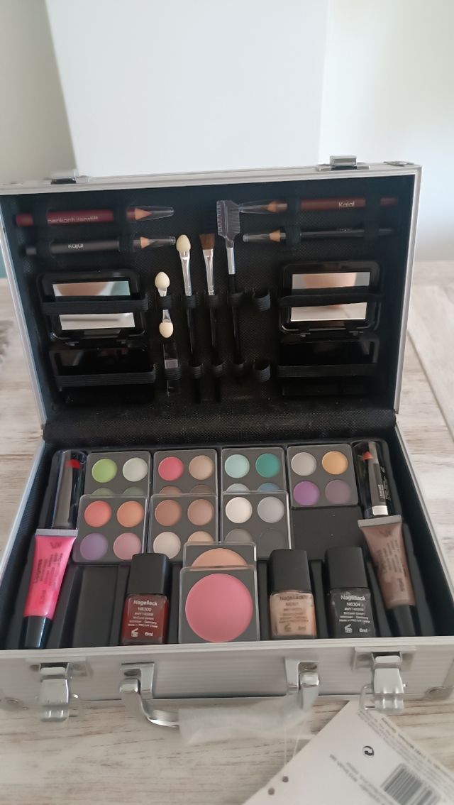 Maletín maquillaje plateado