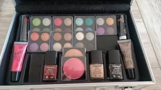 Maletín maquillaje plateado