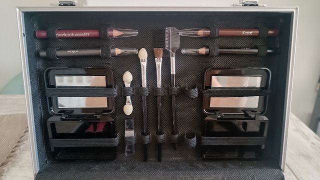 Maletín maquillaje plateado