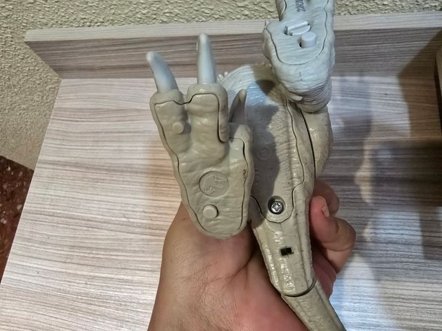 Dino Rugido y Movimiento